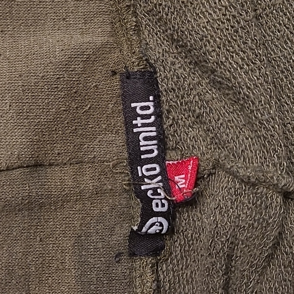 Ecko Unlimited Camo Shorts - Picture 5 of 6